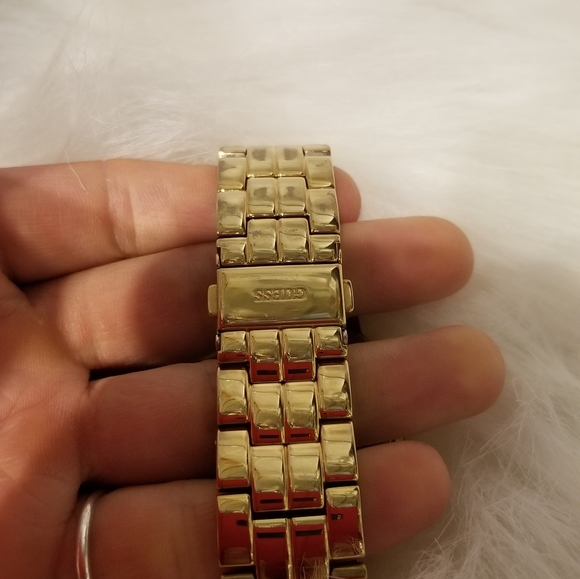 WATCH - Picture 3 of 4